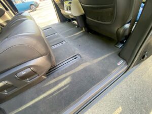 kia_carnival_iv_2020-2024_7_mest_2999.jpg