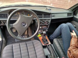mercedes_c-class_w201_1982_-_1993_4251.jpg