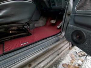mitsubishipajero_i_1981-1990_5d_pravij_rul_4807.jpg