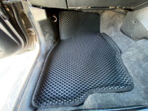 mitsubishipajero_io_1998-2000_5_dv._pravij_rul_dorestajl_4824.jpg