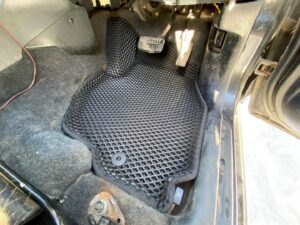 mitsubishipajero_io__2000-2007_5_dv._pravij_rul_restajling_4820.jpg