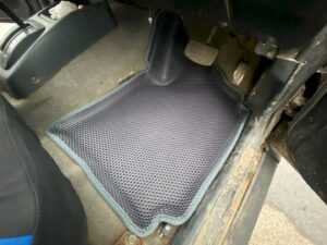 mitsubishipajero_junior_1995-1998_pravij_rul_4816.jpg