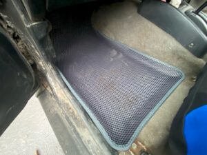 mitsubishipajero_junior_1995-1998_pravij_rul_4821.jpg