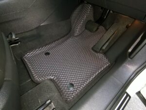 volkswagen_sharan_ii_2010-2015_3_ryada_pravij_rul_8364.jpg