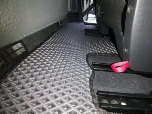 volkswagen_sharan_ii_2010-2015_3_ryada_pravij_rul_8383.jpg