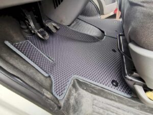 volkswagen_t5_transporter_dlya_sdvoennogo_passazhirskogo_sideniya_nestandart_8449.jpg