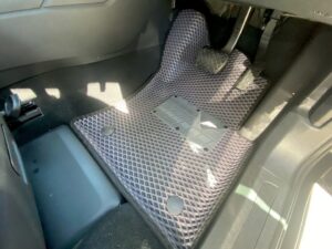 volkswagen_touran_ii_2016-2024_pravij_rul_8606.jpg